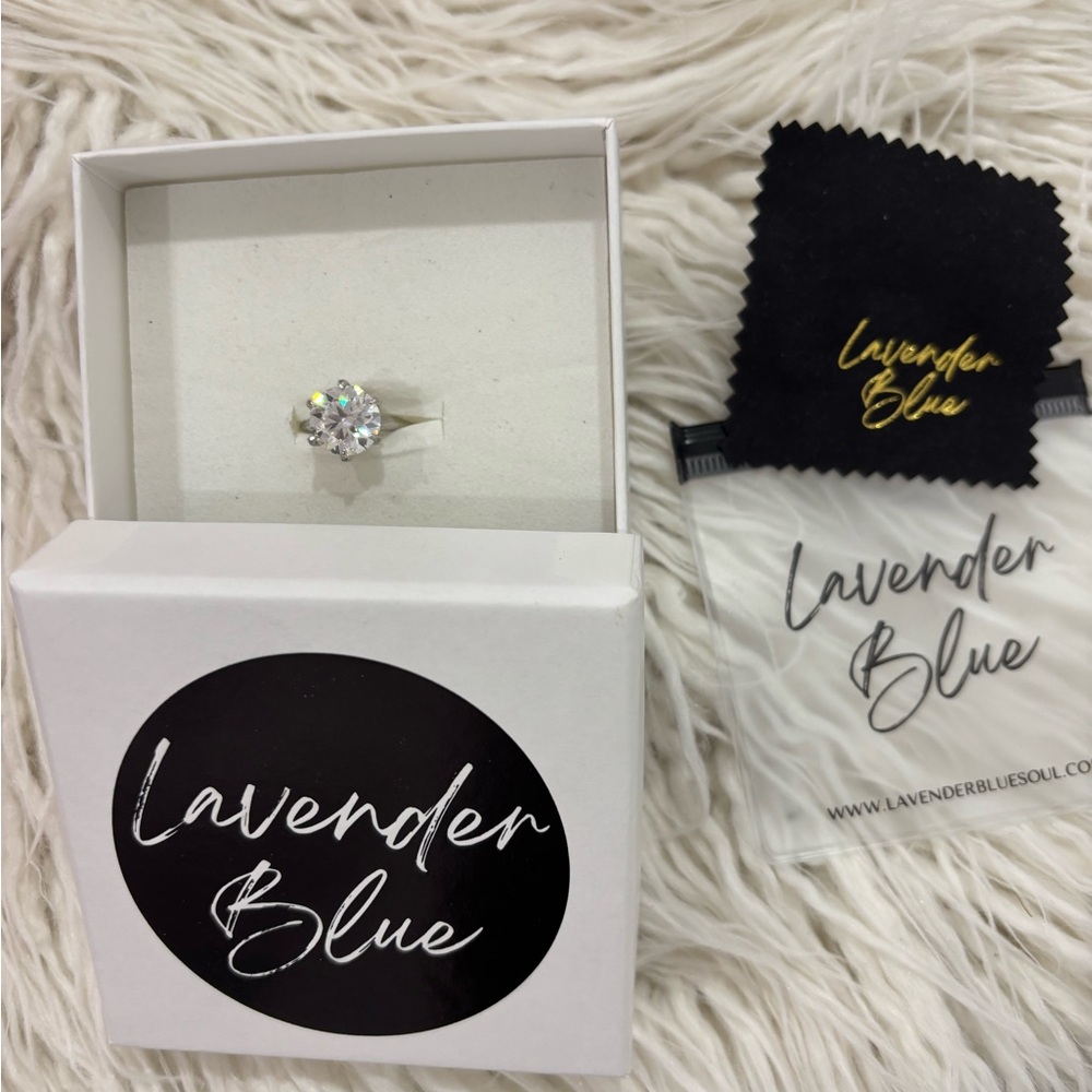 5 Carat Moissanite Solitaire Ring I
Sterling Silver | Lavender Blue